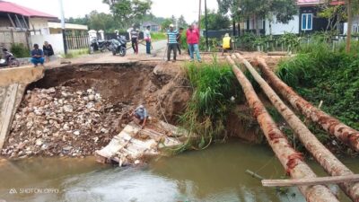 Pasca Putus Diterjang Air Jembatan Darurat Dibangun Di Tambuo Top Satu