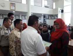 Pemko Bukittinggi Serahkan 194 Sertifikat Hak Milik Program PTSL