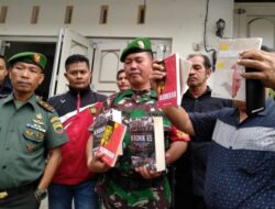 Petugas Gabungan Sita Buku yang Diduga Mengandung Paham PKI