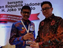 Gubernur Sumbar Terima Anugerah Tokoh Perintis Pers Indonesia