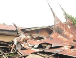 Payakumbuh Dilanda Angin Kencang, Sejumlah Lokasi Porak Poranda