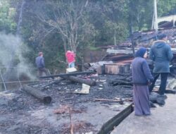 Objek Wisata Lawang Park Terbakar