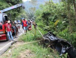 Minibus Terjun Bebas di Kelok Dalam, Sopir Selamat 