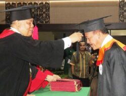 Diwisuda Rektor Unes, Wabup Zuldafri Kini Sarjana Hukum