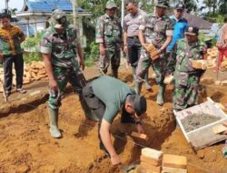 Rumah Keluarga Miskin Dibedah