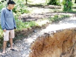 Ambruk ke Jurang, Jalan Pudung Jati-Padang Kalam Nyaris Putus