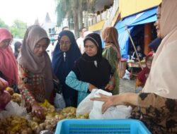 Operasi Pasar Bawang Putih di Batusangkar, Harga Cabai Naik