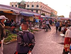 Pasar Pariaman Terapkan Physical Distancing, Pedagang dan Pembeli Wajib Pakai Masker