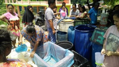 Kemarau, Warga Padang Kesulitan Air Bersih