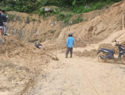 Jalan Padang-Bukittinggi  via Malalak Tertimbun Longsor 