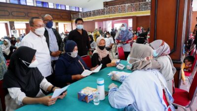 Dorong Capaian Vaksinasi Nasional di Sumbar, Darul Siska Gelar Vaksinasi Massal