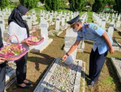 Lapas dan Bapas Bukittinggi Ziarah ke Taman Makam Pahlawan