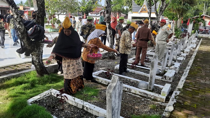 Ppm Sumbar Gelar Tabur Bunga Di Taman Makam Pahlawan Kuranji Top Satu