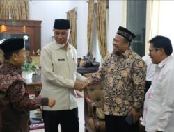 Lepas Tim Pemandu Haji Daerah, Gubernur Mahyeldi Titip Doa Untuk Kemakmuran Sumbar