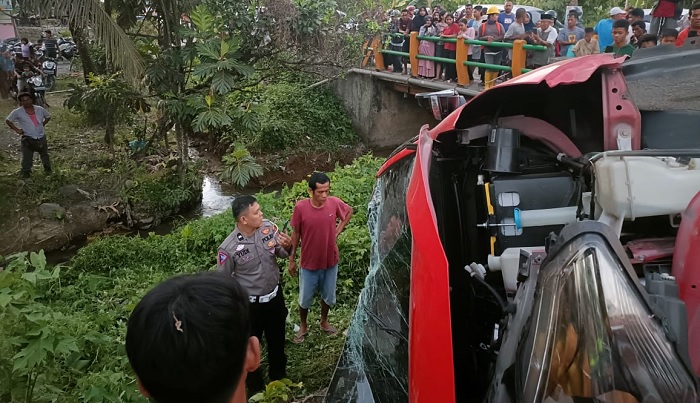 Sekeluarga Tewas Tertabrak Kereta Api Di Padang Pariaman - Top Satu