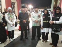 Wakil Ketua DPRD Sumbar Suwirpen Suib Lepas Jemaah Haji Kloter 2