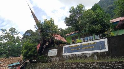 Dihantam Longsor, PBM di SMPN 4 Tanjung Raya Tetap Berjalan