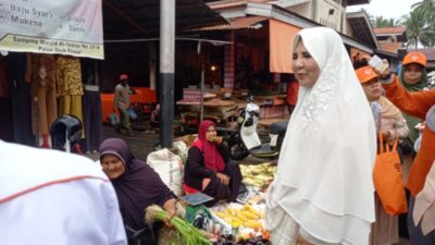 Anggota DPR RI, Nevi Zuairina berkunjung ke pasar-pasar di Payakumbuh. Ist
