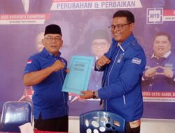 H. Yulianto Serahkan Berkas Pendaftaran Bacalon Bupati Pasbar ke Partai Demokrat