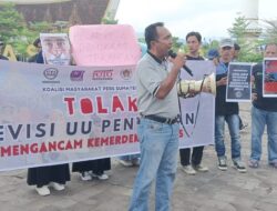 Puluhan Wartawan Gelar Aksi Tolak Revisi UU Penyiaran