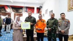 Wagub Sumatra Barat Audy Joinaldy Berikan Bantuan Sebesar Rp50 Juta Pada 10 Keluarga