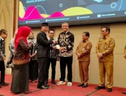 Hadiri Launching Monev KI Sumbar 2024, Pj Wako Pariaman Roberia : Upaya Mewujudkan Pemerintah yang Terbuka