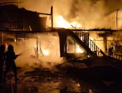 Rumah Tiga Lantai di Dadok Tunggul Hitam Terbakar