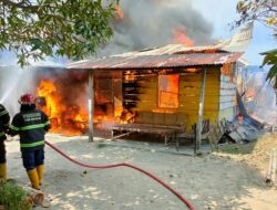 Rumah Warga dan Kelas SMPN 8 Padang Terbakar