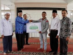 Baznas Padang Panjang Salurkan Zakat Rp159,1 Juta Kepada 135 Pelajar