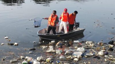 Sampah di Danau Cimpago Dibersihkan, BWS V Sumatera Serahkan Perahu ke Pemko Padang