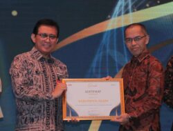 Agam Diganjar Penghargaan Indonesia Smart Nation Award (ISNA) 2024.