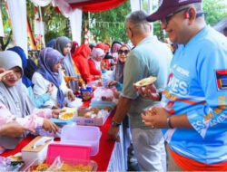 Kantor Disnakerin Padang Diserbu Warga, Jajanan Murah Ludes Dalam Sekejap