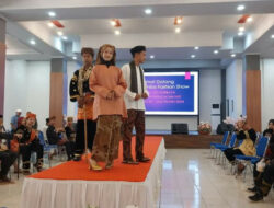 Lomba Fashion Show dan Solo Song, Peserta Tampil Ala Tokoh Cerita Siti Nurbaya