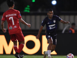 Kalah Telak dari Borneo FC, Debut Penuh Catatan, Kabau Sirah!