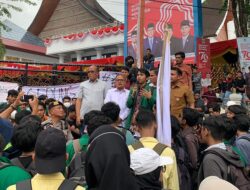 Ketua DPRD Sumbar Temui Pengunjuk Rasa