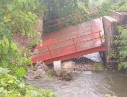 Jembatan di Kota Pariaman Ambruk