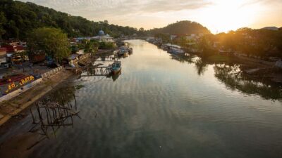 Kawasan Wisata Terpadu Gunung Padang yang dulu Kotor, sekarang bersih dan indah