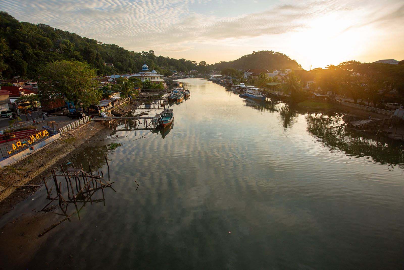 Kawasan Wisata Terpadu Gunung Padang yang dulu Kotor, sekarang bersih dan indah