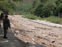 Sungai Ngarai Sianok Kembali Meluap