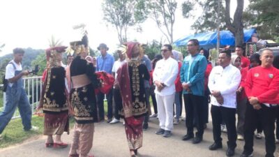 Pengelola Desa Wisata Pessel Studi Lapangan ke Pokdarwis Pintu Kabun Bukittinggi