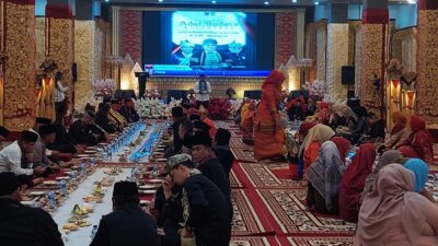 Puluhan Raja dan Sultan Nusantara Disuguhkan Makan Bajamba di Padang