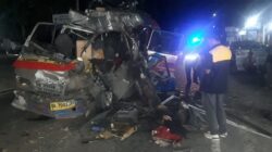 Pastra Tabrak Truk Parkir, Dua Meninggal