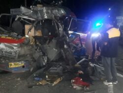 Pastra Tabrak Truk Parkir, Dua Meninggal