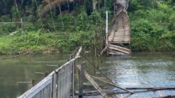 Jembatan Ambruk, Puluhan Rumah dan Sekolah di Dharmasraya Terisolasi