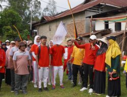 Semarak Perayaan HUT RI ke-79 di Akabiluru, Bupati Safaruddin Lepas Lomba Gerak Jalan Santai