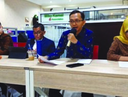 Miko Kamal Kawal Hendri Septa-Hidayat sebagai  “Orang Hukum”