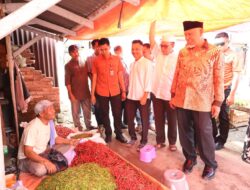 Blusukan di Pasar Kampung Baru, Mahyeldi Serap Aspirasi Warga