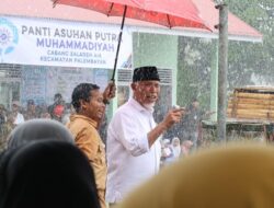 Diguyur Hujan, Mahyeldi Letakkan Batu Pertama Asrama Panti Asuhan