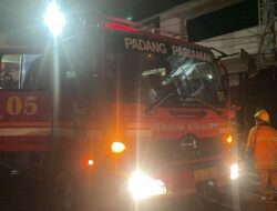 Delapan Petak Toko di Jalan Imam Bonjol Pasar Raya Padang Terbakar