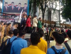 Peringati Hari Guru, Mahasiswa Gelar Aksi di DPRD Sumbar